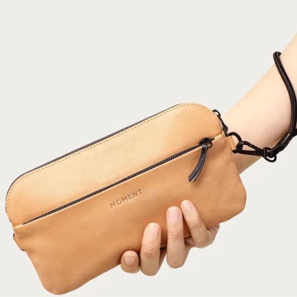 New Moments Unisex Black Crossbody Wristlet Travel Bag Adjustable Strap - Picture 5 of 6